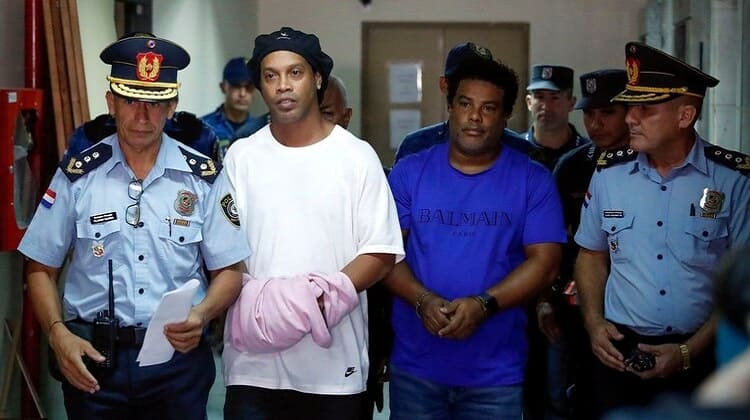 Se va acomodando el caso de Ronaldinho