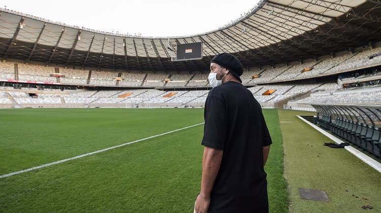 Ronaldo de Assis Moreira, Ronaldinho, positivo de covid-19