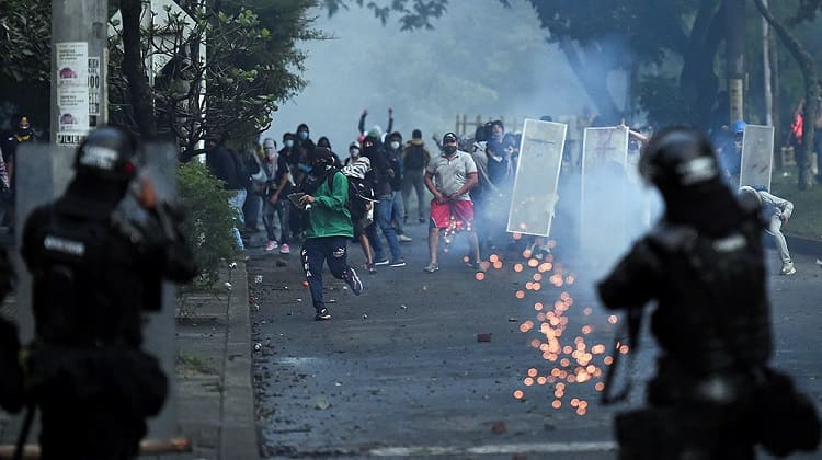 La consigna es resistencia pueblo, resistencia, que esto cae, porque cae