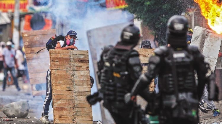 El país sigue firme, luchando pese a la fuerte represión estatal