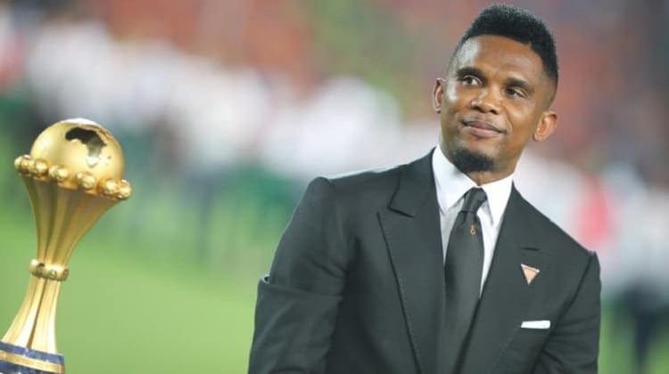 Samuel Eto’o, abandonó a novia en estado de embarazo