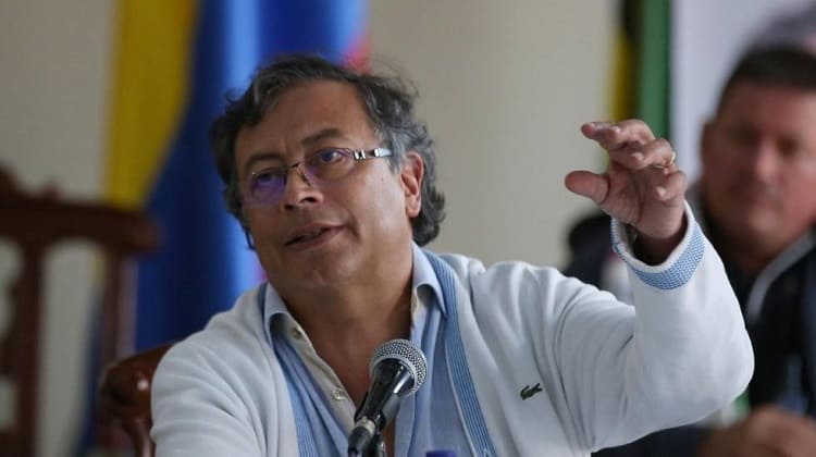 Gustavo Petro, no aclares que oscurece