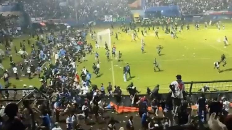 Masacre en partido en Indonesia