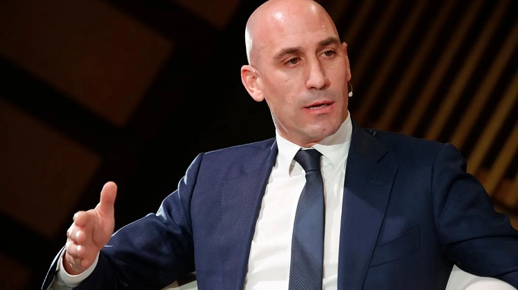 Rubiales se defiende del ataque del feminismo rampante